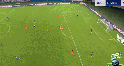 解围失误, 利完成帽子 解围失误, 利完成帽子