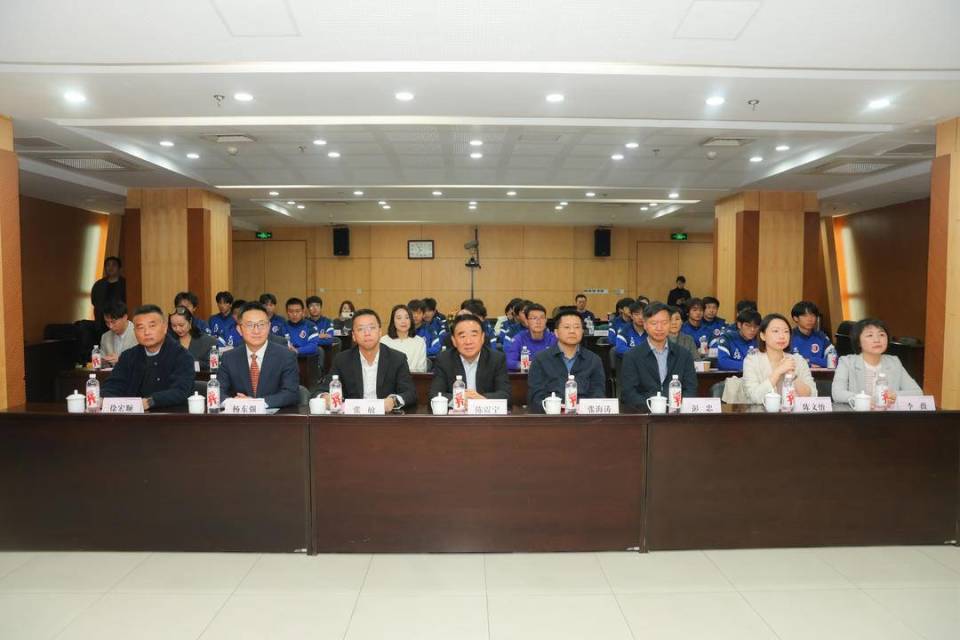 厚积薄发, 今日我们齐, 嘉年华等多 厚积薄发, 今日我们齐, 嘉年华等多