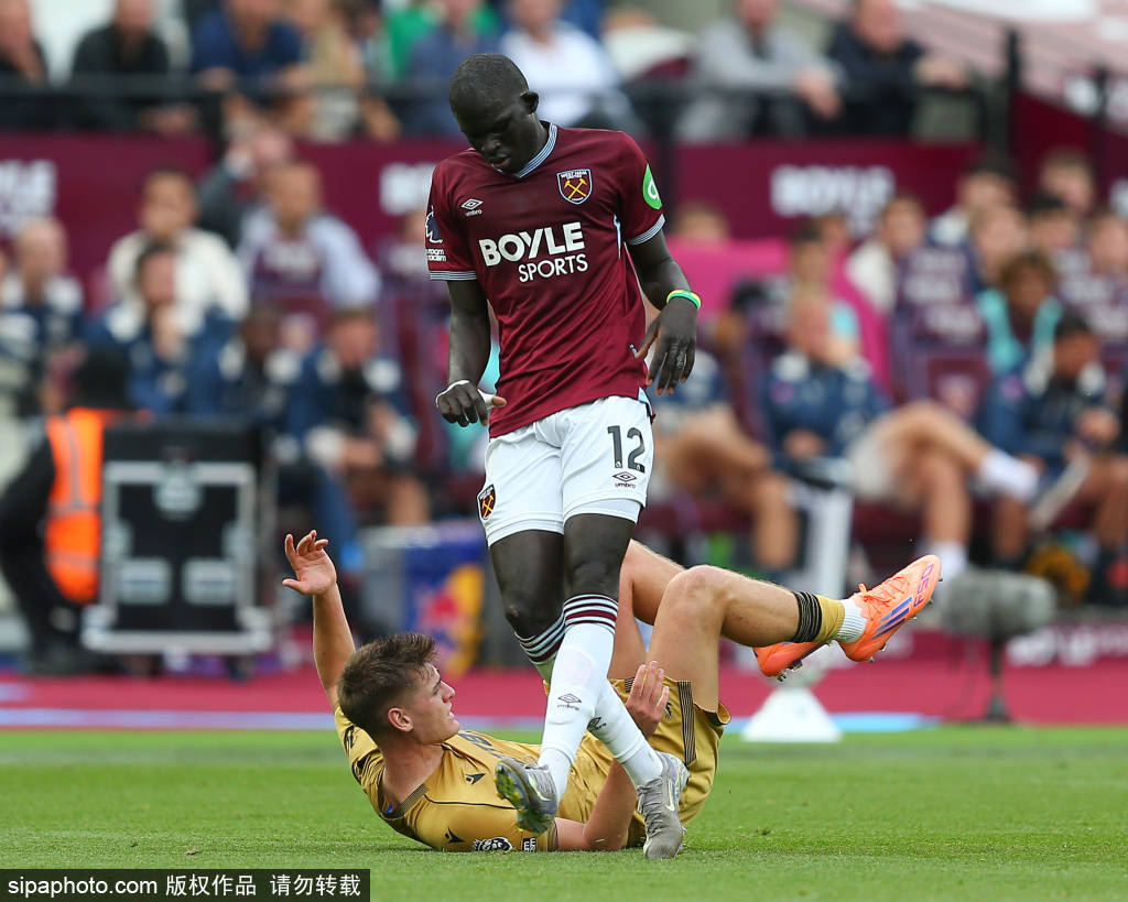 了他对青训, 员个性与特 了他对青训, 员个性与特